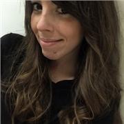 Soy muy extrovertida y me encanta dedicar tiempo ayudando a los demás. Me saque el B1 en la universidad internacional Menéndez Pelayo y mi pareja es nativo